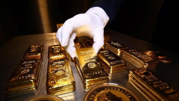 Gold bars and coins are stacked in the safe deposit boxes room of the Pro Aurum gold house in Munich, Germany,  August 14, 2019. REUTERS/Michael Dalder