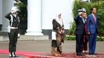 Senyum Jokowi Saat Terima Kedatangan Raja Malaysia di Istana Bogor