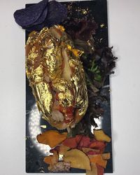 Bukan Berlapis Saus, Lobster Mewah Ini Disajikan dengan Emas