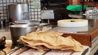 Sambil menonton penampilan musik Mariachi, jangan lupa pesan Chicharrón. Hidangan krispi enak dari pilihan daging ayam, kambing, sapi, atau babi. Foto: Istimewa
