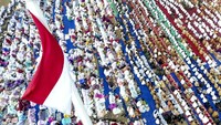 Salat minta hujan itu diikuti oleh berbagai lapisan masyarakat, mulai dari kelompok ASN, pelajar, TNI, Polri, masyarakat, hingga pejabat dari sejumlah instansi.