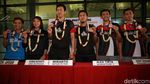 Kalung Bunga Sambut Hendra/Ahsan di Tanah Air