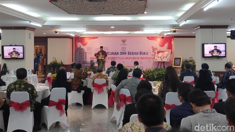 Jimly Minta Lembaga Peradilan Tidak Ikut Pindah ke Ibu Kota Baru Jimly Minta Lembaga Peradilan Tidak Ikut Pindah ke Ibu Kota Baru