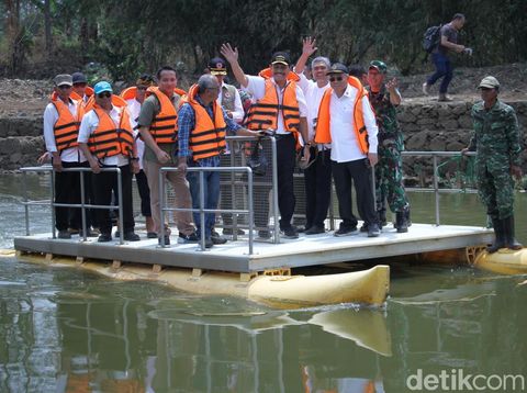 Tinjau Normalisasi Sungai Citarum, Luhut: Sudah Banyak Perubahan