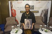 Vera Kebaya dan Darwis Triadi Rilis Buku 'Kebaya Merajut Hidup'
