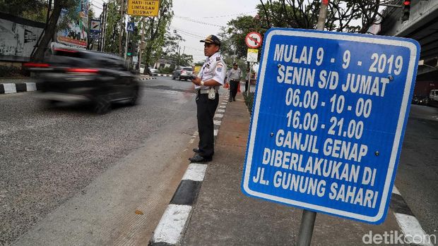 Dishub DKI Serahkan Masalah Penanda Taksi Online ke Kepolisian