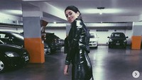 Dengan tersipu malu, Leti mengatakan dirinya pernah berhubungan seksual di sebuah lorong jalanan usai bermain bowling. Dok. Instagram/letisiciliani