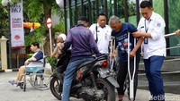 Anies Baswedan mengatakan para peserta KPDJ dapat mengambil dana tersebut di Bank DKI.