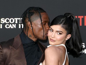 Kylie Jenner dan Travis Putus, Ini Wanita yang Digosipkan Jadi Orang Ketiga