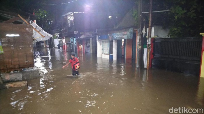 Hujan Deras, Banjir Rendam Kawasan Citayam Bogor
