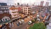 Kota Lagos terletak di pantai Nigeria dan jadi kota terpadat di Afrika. Lanskap geografinya membuat Lagos rawan banjir dan garis pantainya sudah terkikis seiring naiknya permukaan laut akibat pemanasan global (CNN)