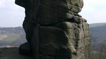 Berani coba di atas batu seperti ini? Foto: sadanduseles