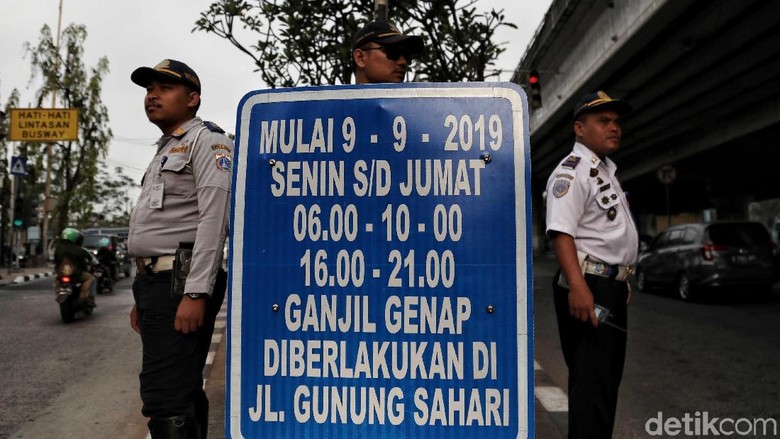 Dishub Siapkan Stiker Bebas Ganjil Genap untuk Mobil Penyandang Disabilitas Dishub Siapkan Stiker Bebas Ganjil Genap untuk Mobil Penyandang Disabilitas