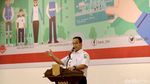 Anies Bagikan Kartu Penyandang Disabilitas Jakarta