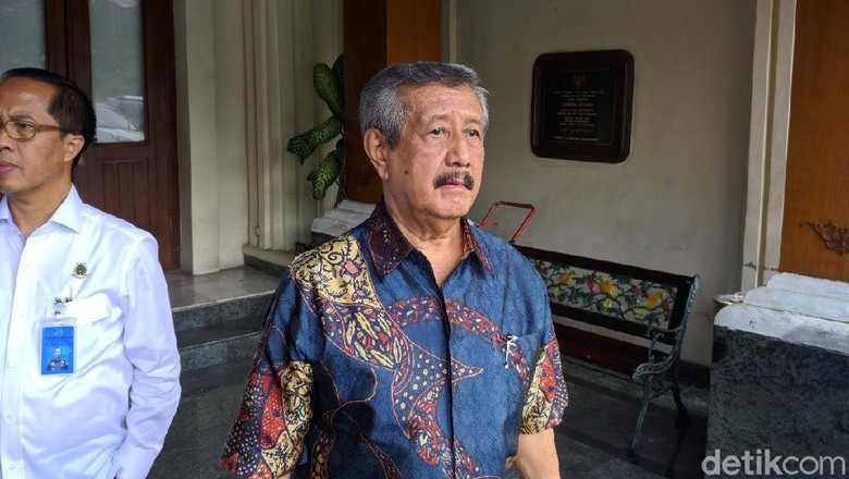 Pansel Serahkan 12 Nama Calon Komisioner Komisi Kejaksaan ke Jokowi Pansel Serahkan 12 Nama Calon Komisioner Komisi Kejaksaan ke Jokowi
