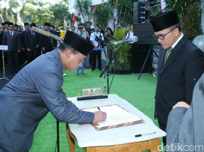 Bupati Anas Angkat Mujiono Jadi Sekda Banyuwangi