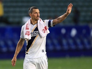 Presiden Napoli Naksir Ibrahimovic, tapi ...