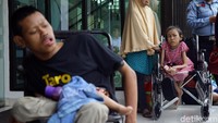 Melalui kartu tersebut, para peserta akan mendapatkan dana sebesar Rp 300 ribu per bulan.