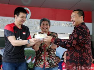 Diguyur Bonus, Hendra Juga Diberi Kejutan Ulang Tahun