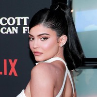 Cosmopolitan melansir bahwa Kylie Jenner mendonasikan hartanya sebesar USD 1 juta atau sekitar Rp 13,9 miliar ke sejumlah organisasi yang kini sedang berjuang memadamkan ganasnya api di kebakaran hutan Australia. Hal itu disampaikan seorang sumber yang dekat dengannya. Foto: Getty Images