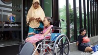 Anies pun berharap penyerahan kartu tersebut tepat sasaran dan bermafaat bagi mereka semua.
