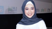 Salah satu alasan ia bermain dalam film tersebut adalah Poppy ingin menunjukan bahwa poligami itu sulit dan sangat berat. Pool/Palevi S/detikFoto.
