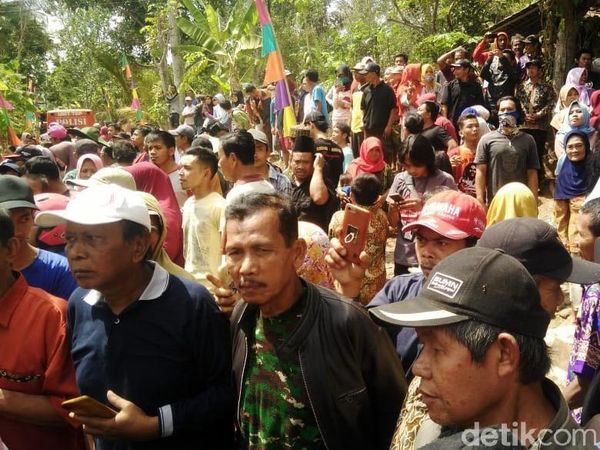Rekonstruksi Pembunuhan 4 Bersaudara jadi Tontonan Warga