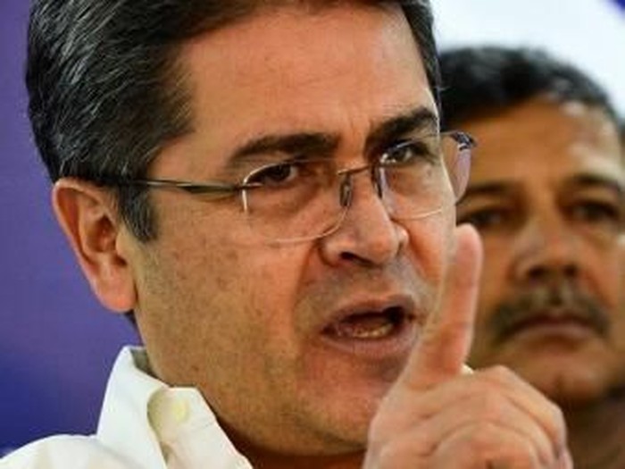 Honduran President Juan Orlando Hernandez speaks at the presidential house in Tegucigalpa, on June 20, 2019. - Thousands of Hondurans blocked streets across the country while looters raided and torched businesses in the capital Wednesday night demanding the resignation of Hernandez as tensions mount over strikes by police and truckers. (Photo by ORLANDO SIERRA / AFP)