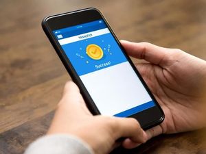 Saat Kirim Uang Bisa Semudah Berbalas Pesan