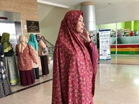 Ketegaran Devi Permatasari Cium Jenazah Ibunda