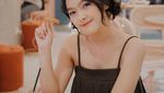 Pesona Cantik Ana Riana Saat Makan Pizza dan Es Krim