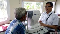 Selain memberikan pemeriksaan dan pengobatan gratis, Rail Clinic milik PT KAI ini juga memberikan 25 kacamata dan penyuluhan kesehatan gigi kepada anak-anak.