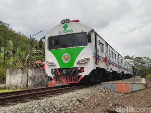 Menjajal Pengobatan Gratis Rail Clinic di Stasiun Karangpucung Banjar