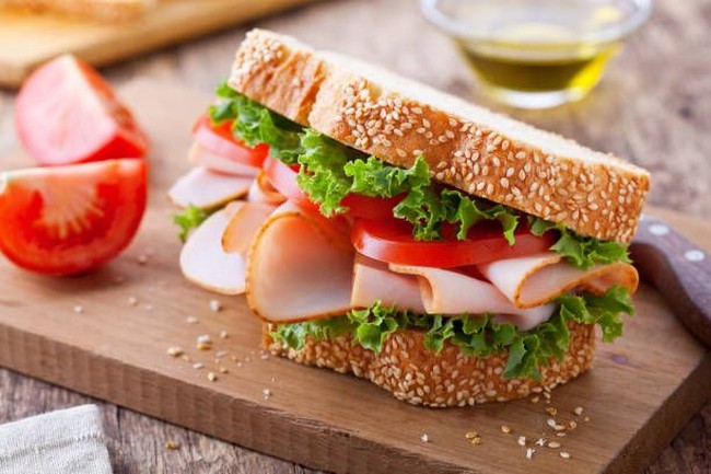 7 Tips Penting Memotong Sandwich yang Perlu Kamu Tahu