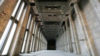 Dibangun tahun 1923, Bandara Tempelhof di Berlin sempat diambil alih NAZI untuk keperluan perang. Namun di tahun 2008, penerbangan komersil berhenti terbang di bandara ini. (Reuters)