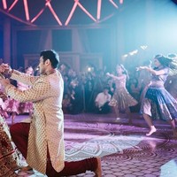 Inilah penampilan berkilau Tania saat sangeet night. Ia menari bersama calon suaminya saat itu.  Foto: dok. Instagram