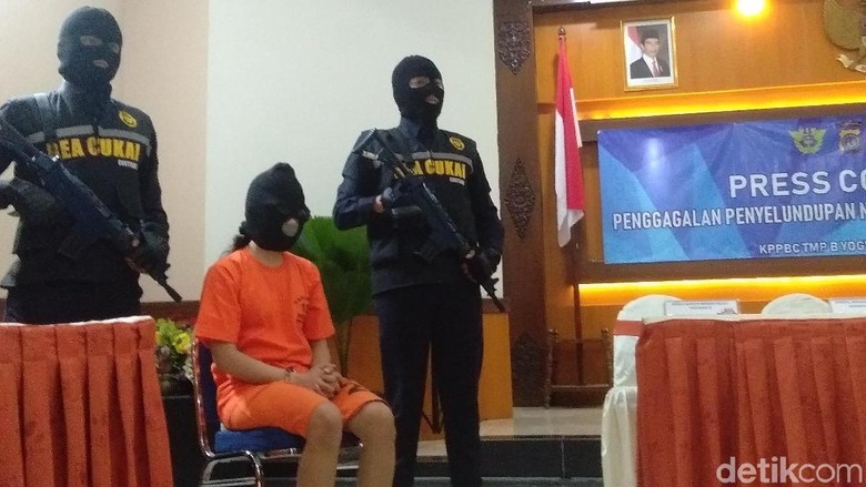 Simpan Narkoba dalam Bra, Perempuan Ini Ditangkap di Bandara Yogya Simpan Narkoba dalam Bra, Perempuan Ini Ditangkap di Bandara Yogya