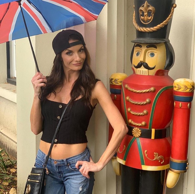 Saya punya banyak pilihan tetapi saya memilih menjadi bintang film dewasa. Itu mengganggu banyak orang termasuk keluarga saya. Saya ingin keluarga saya bangga pada saya dan memperkenalkan saya sebagai putri mereka yang bekerja dalam film porno, daripada harus menghadiri reuni keluarga dan berpura-pura sebagai orang lain, imbuhnya. Foto: Instagram