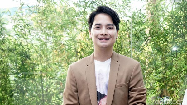 Jajal Dunia Film, Alvin Faiz Ketagihan?