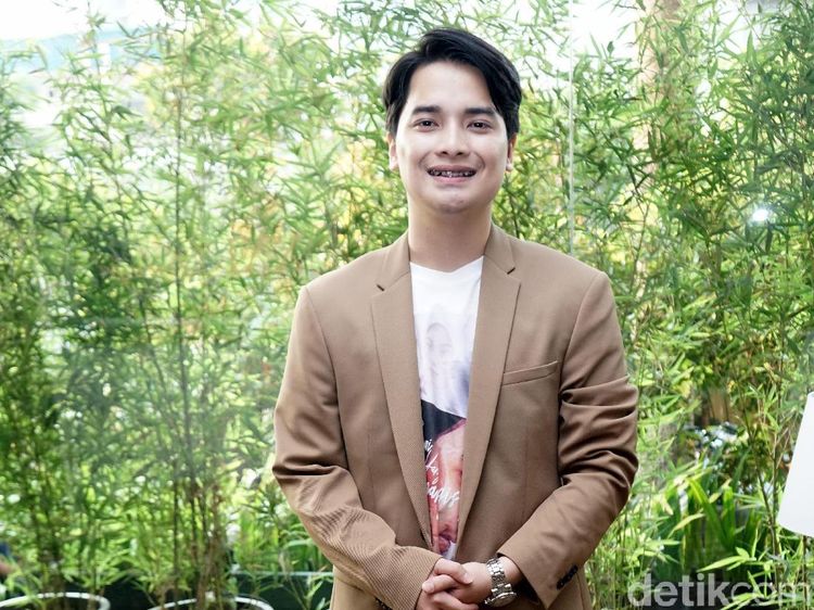Jajal Dunia Film, Alvin Faiz Ketagihan?