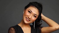 Theresa Wienathan, asisten Nia Ramadhani, juga memiliki akun Instagram yang terverivikasi. Foto: Theresa Wienathan / IG