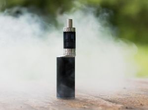 Video: Sebagai Perokok Pasif, Gimana Cara Hindari Asap Rokok dan Vape?