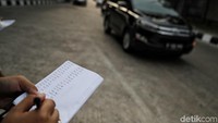 Saat ini, Pemprov DKI sedang menyusun regulasi untuk ganjil-genap. Sebelum diterbitkan, uji publik akan dilakukan agar mendapat masukkan. Selain itu, Pemprov DKI membahas aturan taksi daring atau online bebas yang ganjil-genap.