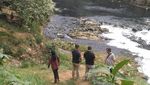 Sungai Cileungsi Tercemar: Air Hitam Berbusa-Ikan Mati Bergelimpangan