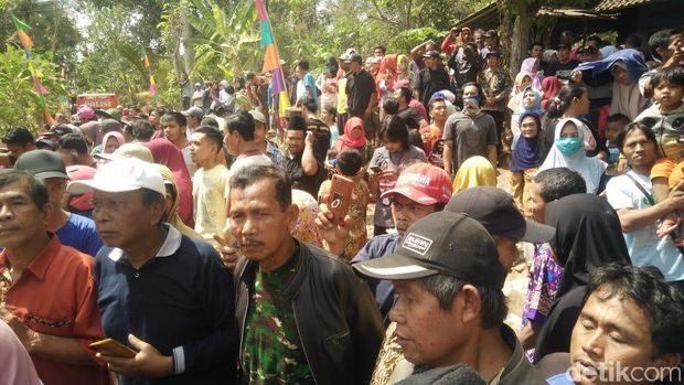 Rekonstruksi Pembunuhan 4 Bersaudara di Banyumas Jadi Perhatian Warga