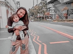 Cara Niar Prianita Agar Anak Tak Ketergantungan dengan Telepon Genggam