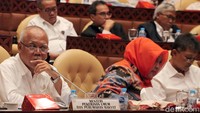 Rapat dihadiri 23 anggota dari 7 fraksi.