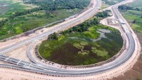 Gubernur Sumatera Selatan Herman Deru juga menargetkan jalan bebas hambatan itu selesai tahun 2020. Karena proyek itu telah ditunggu masyarakat akibat kemacetan di jalan lintas timur yang semakin hari semakin parah, baik dari arah Palembang-Lampung ataupun sebaliknya.