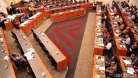 Pertumbuhan ekonomi nasional ditarget 5,3% pada tahun 2020. Namun, Sri Mulyani bilang bahwa ada risiko perlambatan (downside risk) ekonomi akibat ketidakpastian global.