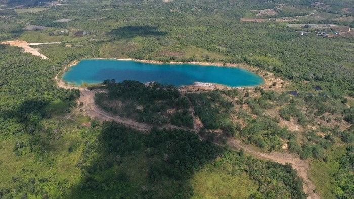 Foto aerial proyek pembangunan jalan Tol Balikpapan-Samarinda yang melintasi wilayah Samboja di Kutai Kartanegara, Kalimantan Timur, Rabu (28/8/2019). Gerbang tol di Samboja akan menjadi salah satu akses masuk ibu kota negara baru dari arah Samarinda dan Balikpapan. ANTARA FOTO/Akbar Nugroho Gumay/wsj.